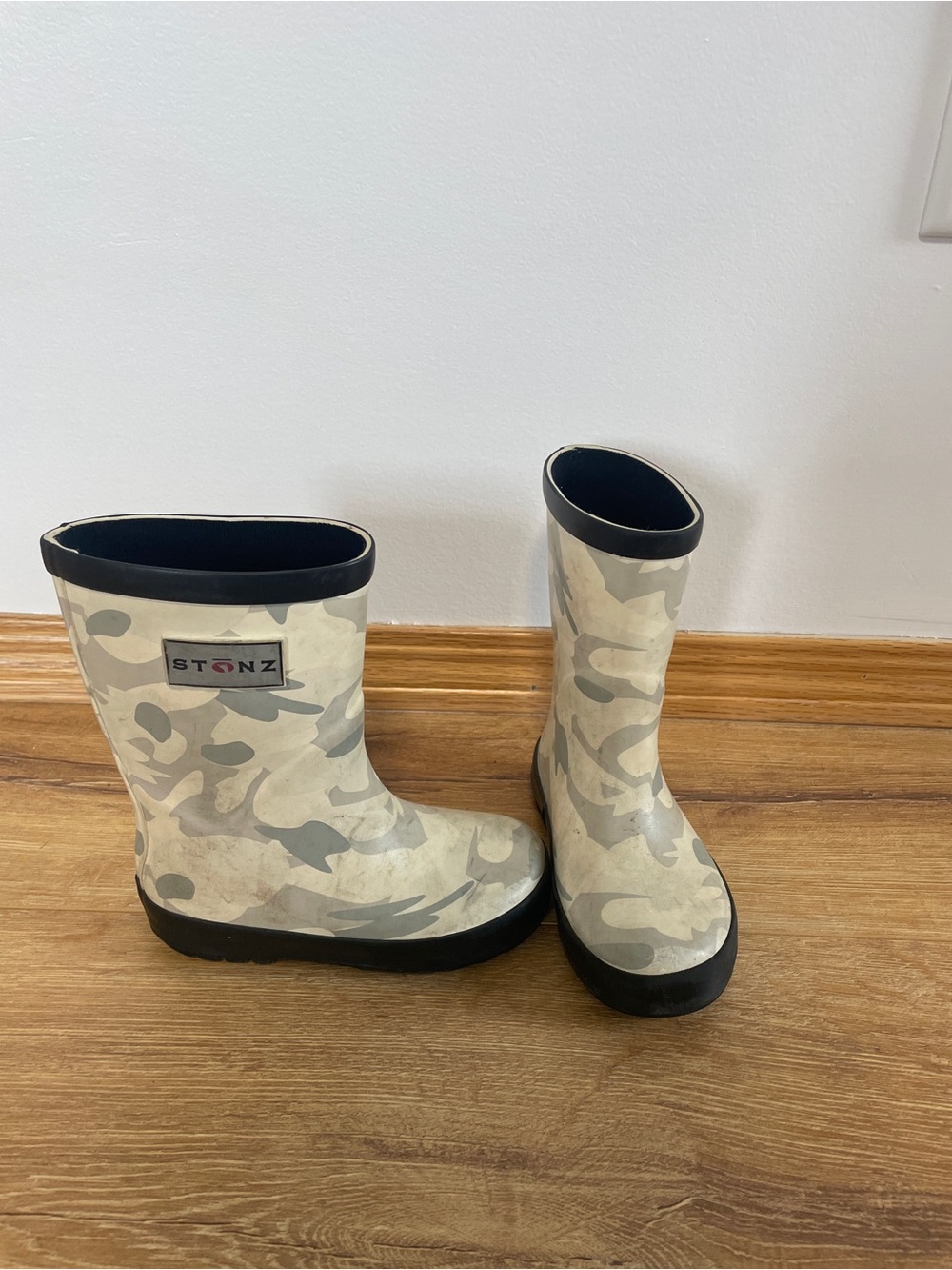 Stonz rubber boots